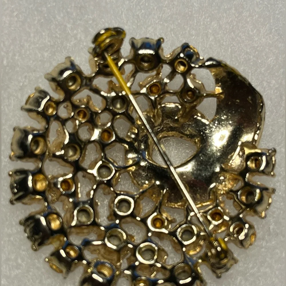 Aurora Borealis Circle Brooch - Picture 4 of 5